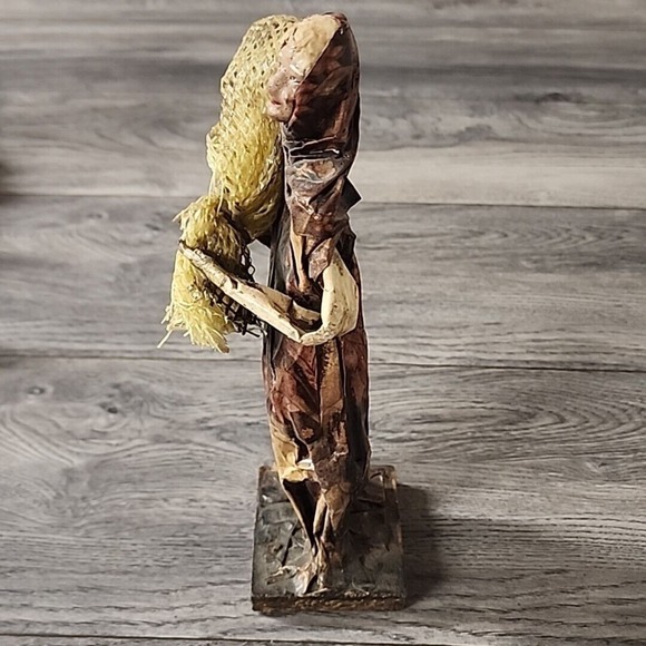 Vintage Mexican Folk Art Paper Mache Figure Handmade Authentic Hardworking Woman - Picture 3 of 4